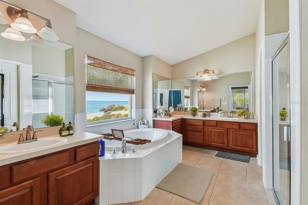 Activo con contrato: $423,900 (4 camas, 2 baños, 2534 Pies cuadrados)