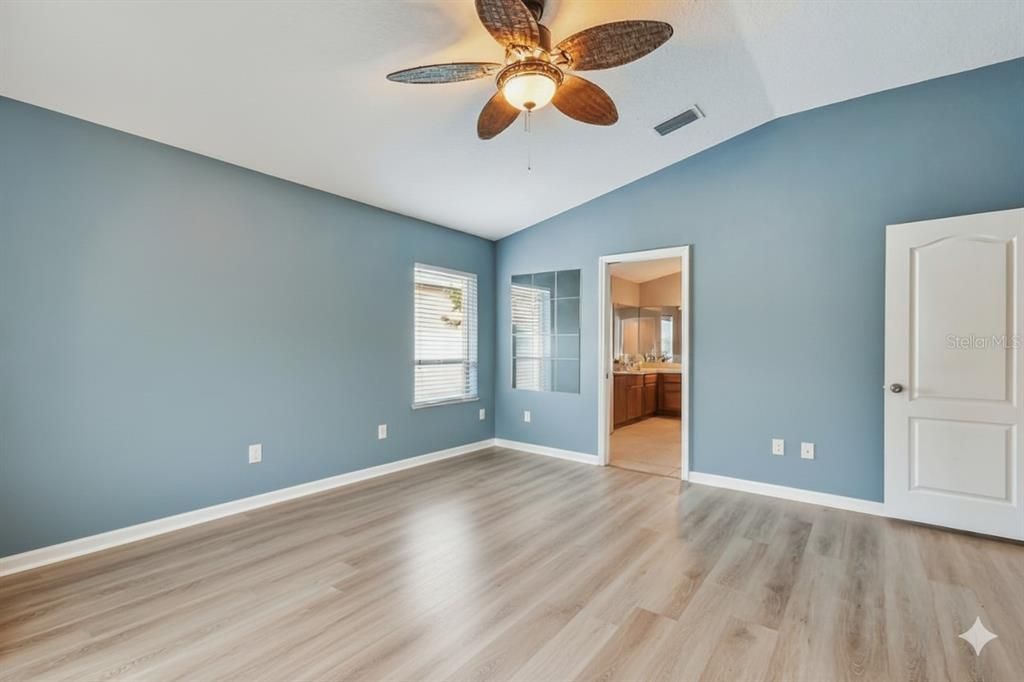 Activo con contrato: $423,900 (4 camas, 2 baños, 2534 Pies cuadrados)