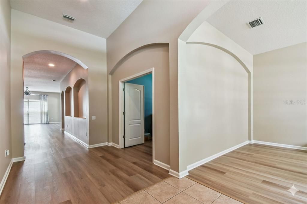 Activo con contrato: $423,900 (4 camas, 2 baños, 2534 Pies cuadrados)