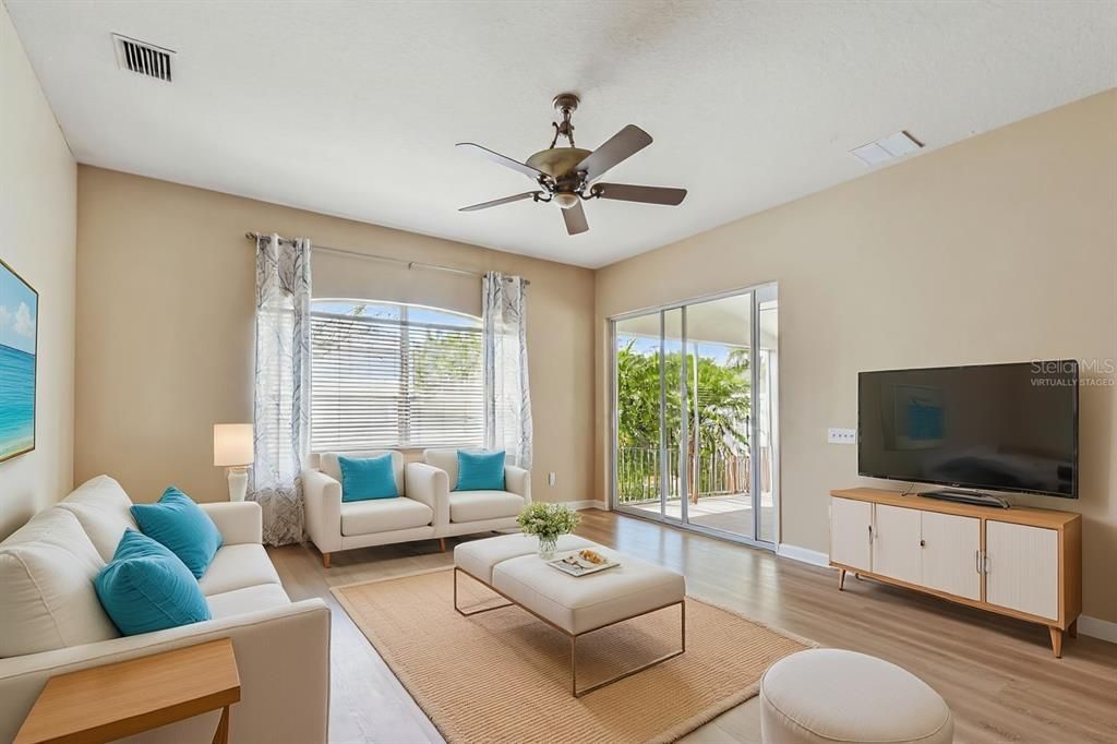 Activo con contrato: $423,900 (4 camas, 2 baños, 2534 Pies cuadrados)