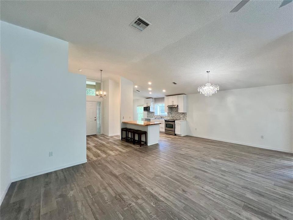 For Rent: $2,599 (3 beds, 2 baths, 1930 Square Feet)