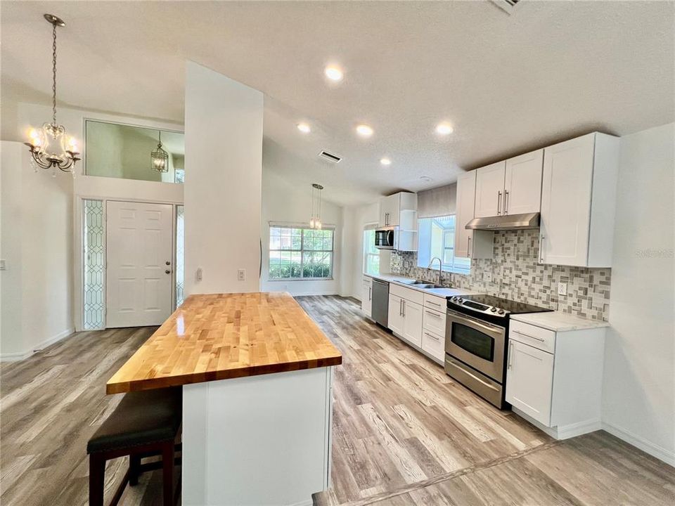 For Rent: $2,599 (3 beds, 2 baths, 1930 Square Feet)