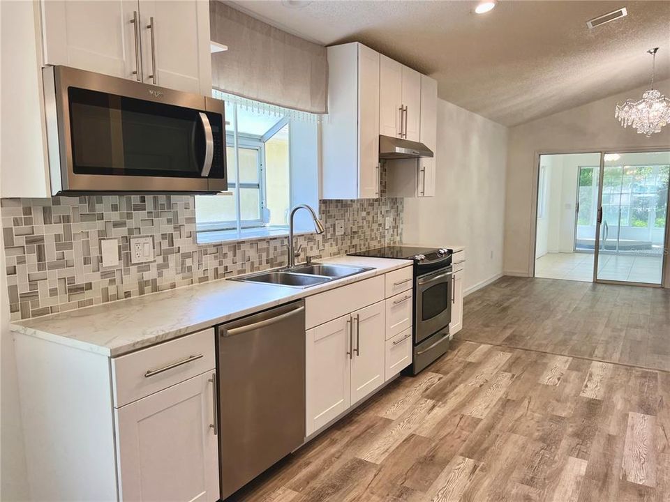 For Rent: $2,599 (3 beds, 2 baths, 1930 Square Feet)