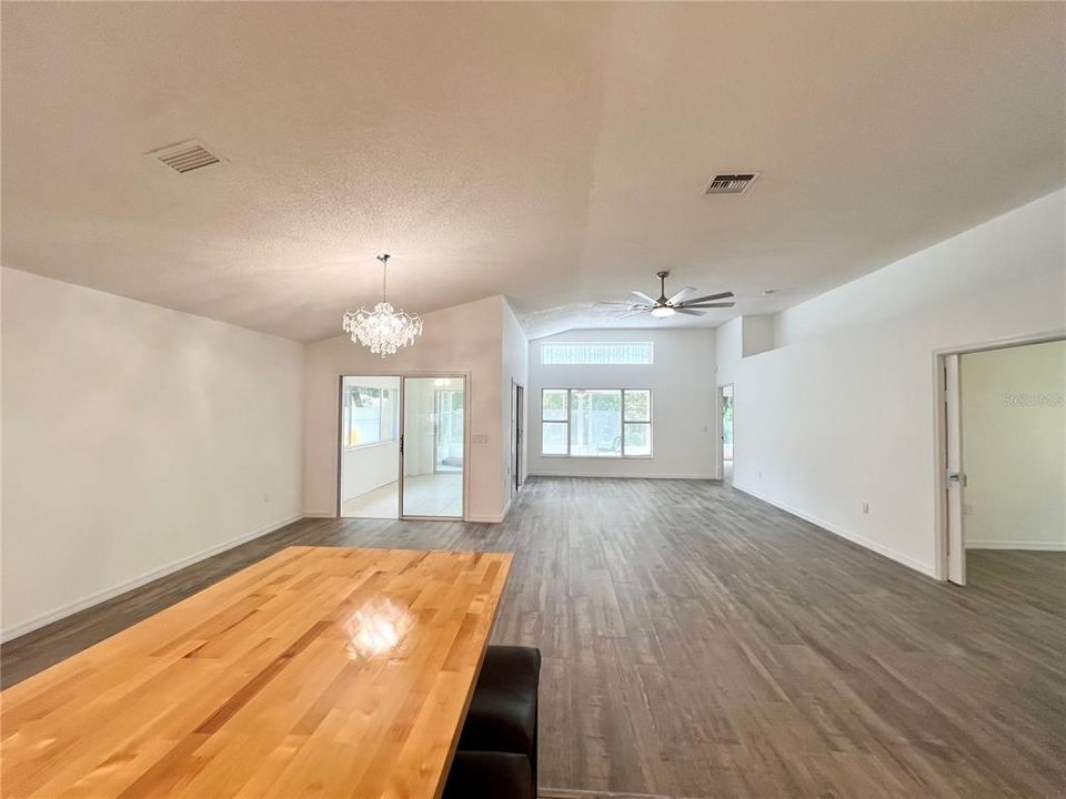 For Rent: $2,599 (3 beds, 2 baths, 1930 Square Feet)