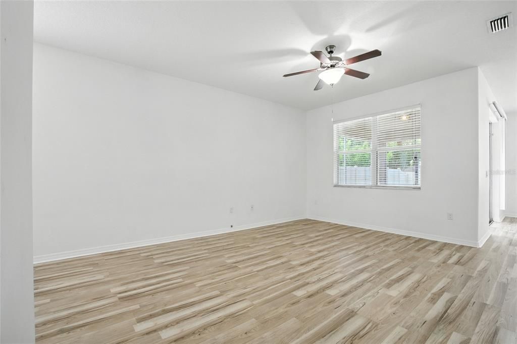 Active With Contract: $290,000 (4 beds, 2 baths, 1816 Square Feet)