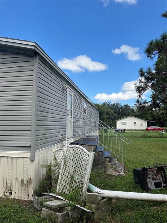 合同活跃: $219,000 (3 贝兹, 2 浴室, 1152 平方英尺)