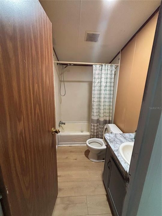 合同活跃: $219,000 (3 贝兹, 2 浴室, 1152 平方英尺)