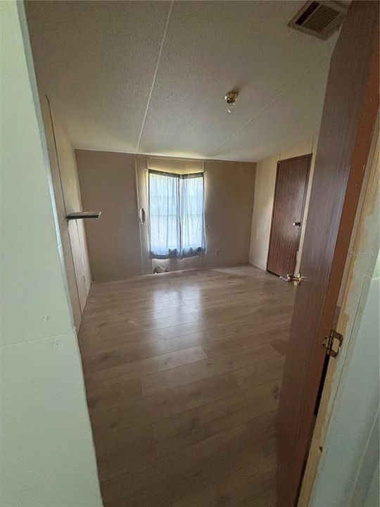 合同活跃: $219,000 (3 贝兹, 2 浴室, 1152 平方英尺)