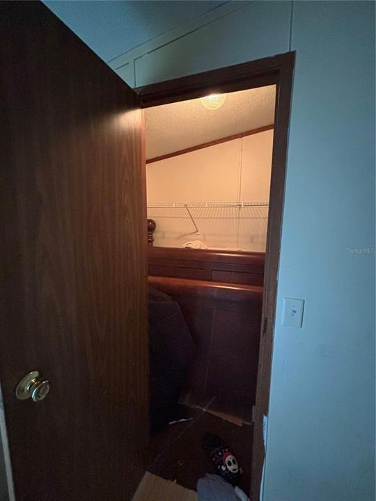 合同活跃: $219,000 (3 贝兹, 2 浴室, 1152 平方英尺)