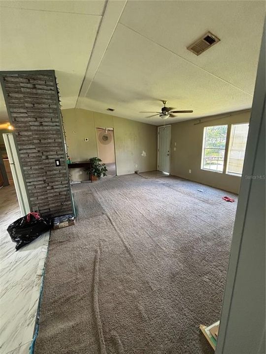 合同活跃: $219,000 (3 贝兹, 2 浴室, 1152 平方英尺)