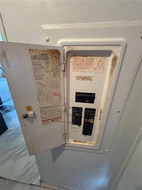 合同活跃: $219,000 (3 贝兹, 2 浴室, 1152 平方英尺)