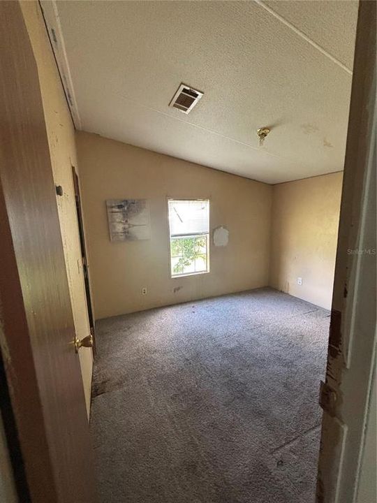 合同活跃: $219,000 (3 贝兹, 2 浴室, 1152 平方英尺)