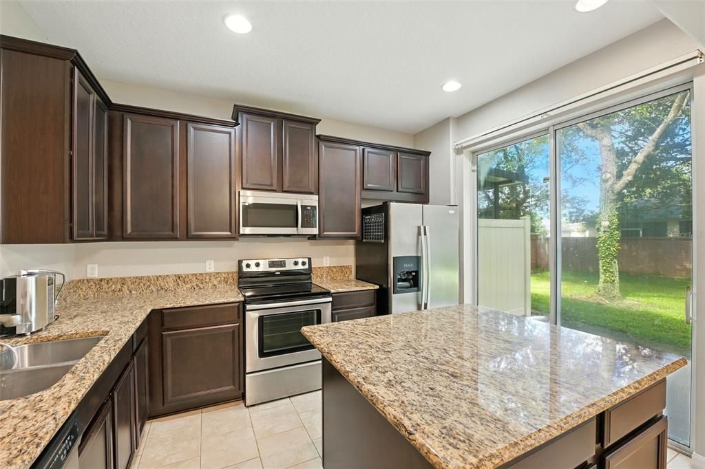 合同活跃: $287,000 (3 贝兹, 2 浴室, 1514 平方英尺)