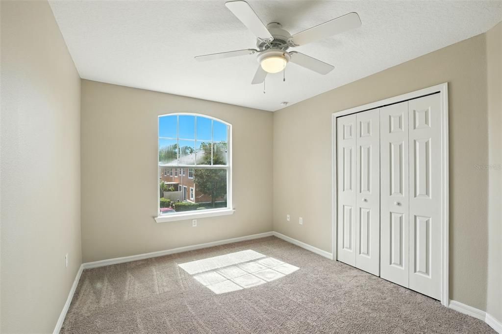 合同活跃: $287,000 (3 贝兹, 2 浴室, 1514 平方英尺)