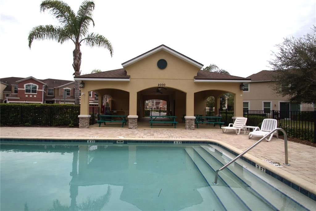 合同活跃: $287,000 (3 贝兹, 2 浴室, 1514 平方英尺)