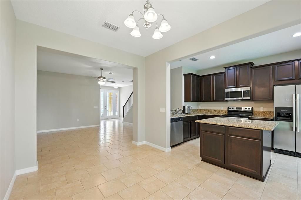 合同活跃: $287,000 (3 贝兹, 2 浴室, 1514 平方英尺)