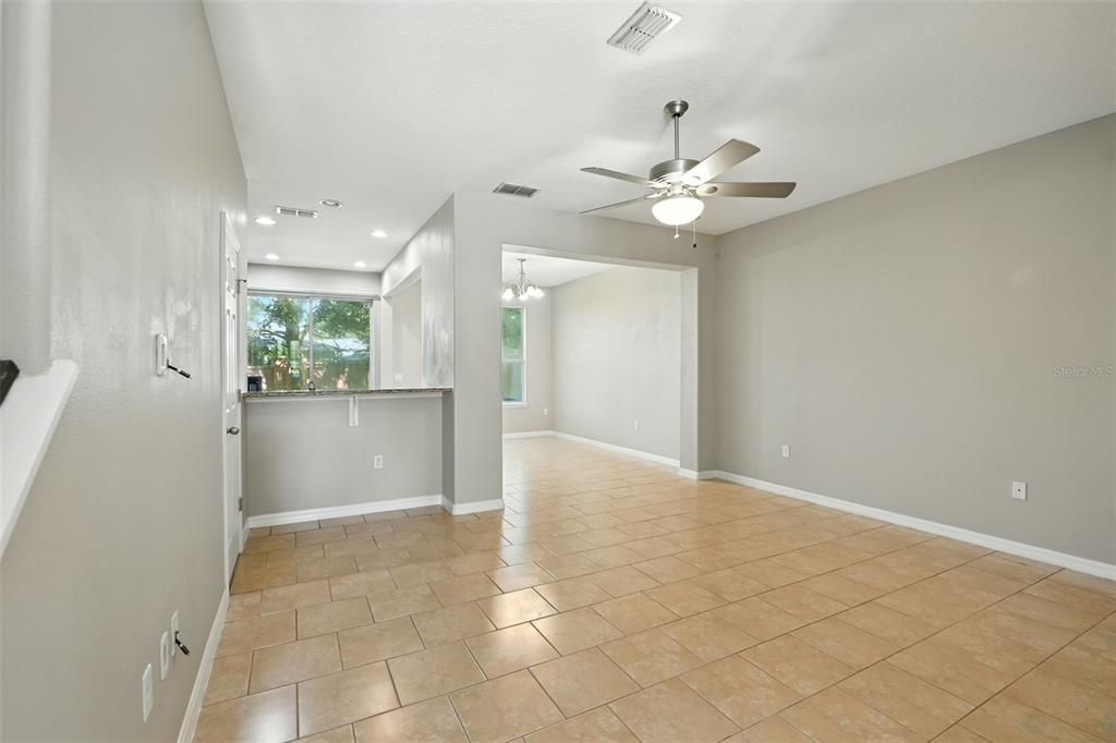 合同活跃: $287,000 (3 贝兹, 2 浴室, 1514 平方英尺)