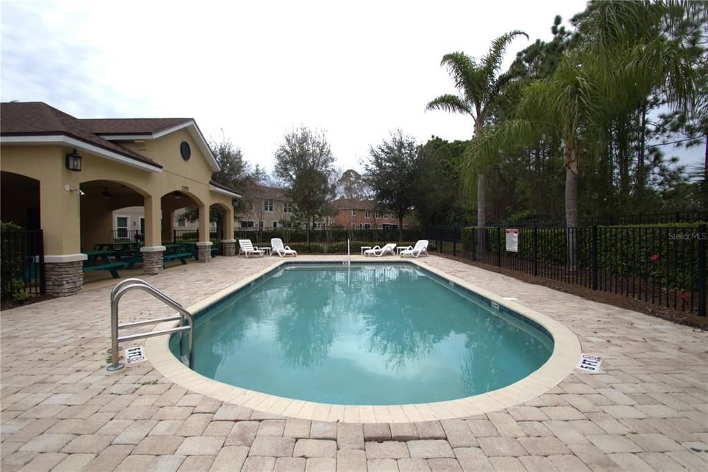 合同活跃: $287,000 (3 贝兹, 2 浴室, 1514 平方英尺)