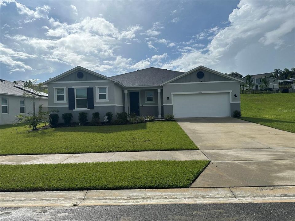 Под контрактом: $429,900 (4 спален, 3 ванн, 2191 Квадратных фут)