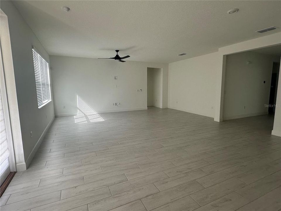 Под контрактом: $429,900 (4 спален, 3 ванн, 2191 Квадратных фут)