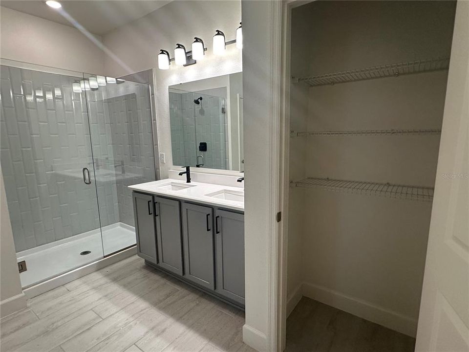 Под контрактом: $429,900 (4 спален, 3 ванн, 2191 Квадратных фут)