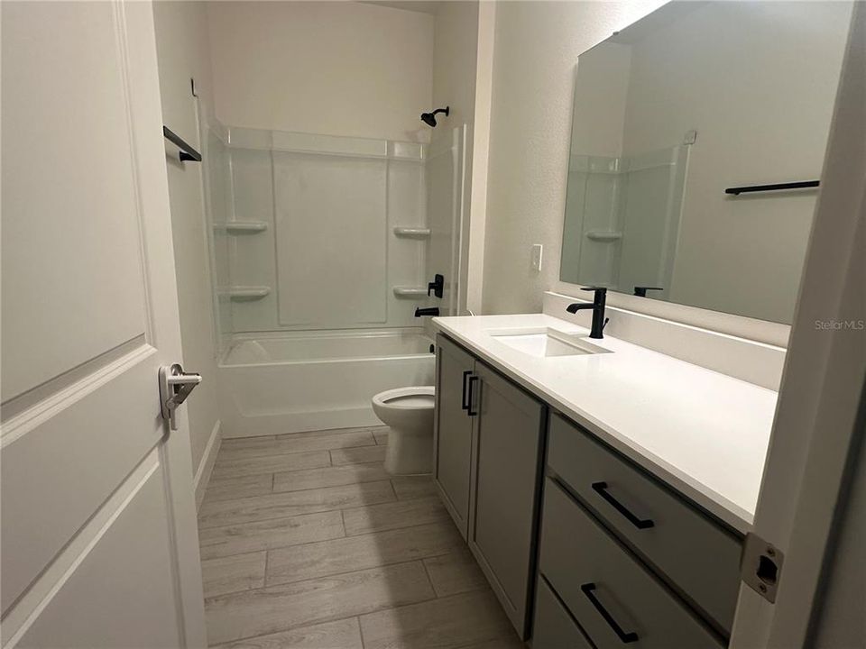 Под контрактом: $429,900 (4 спален, 3 ванн, 2191 Квадратных фут)