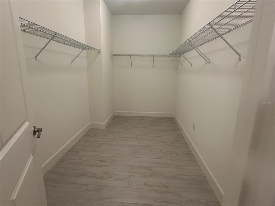 Под контрактом: $429,900 (4 спален, 3 ванн, 2191 Квадратных фут)