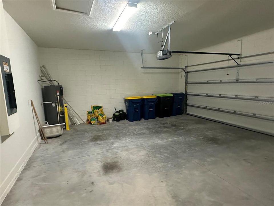 Под контрактом: $429,900 (4 спален, 3 ванн, 2191 Квадратных фут)