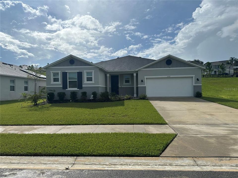 Под контрактом: $429,900 (4 спален, 3 ванн, 2191 Квадратных фут)