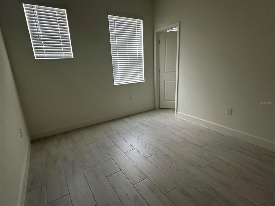 Под контрактом: $429,900 (4 спален, 3 ванн, 2191 Квадратных фут)