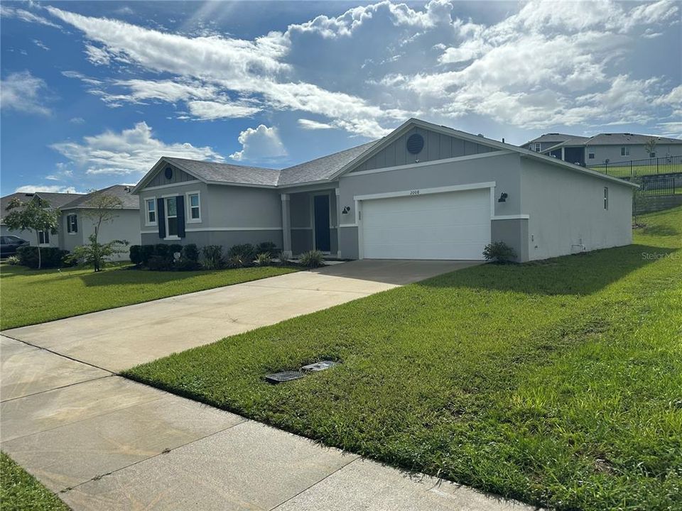 Под контрактом: $429,900 (4 спален, 3 ванн, 2191 Квадратных фут)