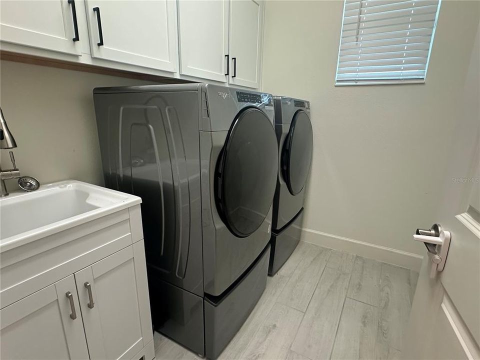 Под контрактом: $429,900 (4 спален, 3 ванн, 2191 Квадратных фут)