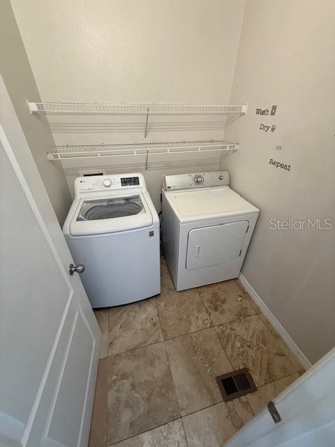 For Sale: $249,900 (3 beds, 3 baths, 1273 Square Feet)