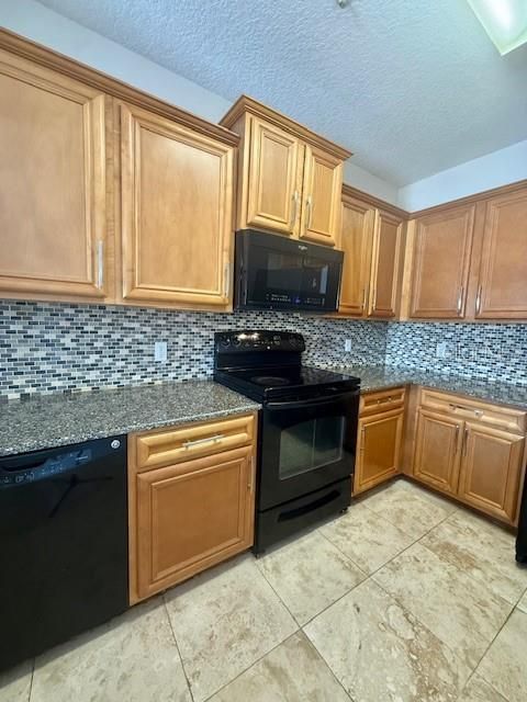 For Sale: $249,900 (3 beds, 3 baths, 1273 Square Feet)