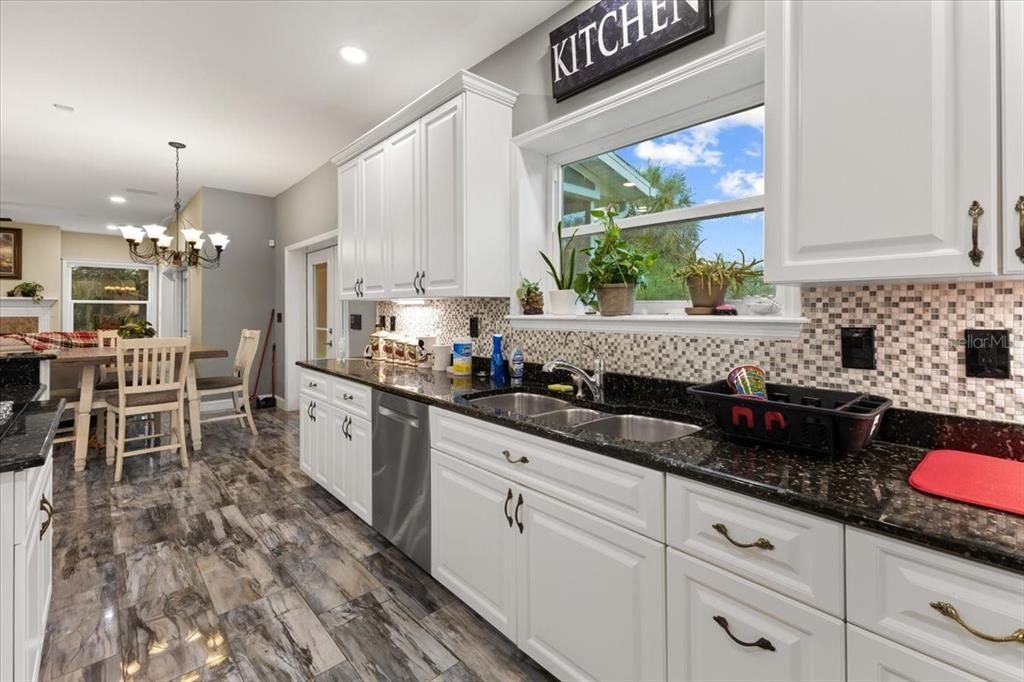 En Venta: $698,900 (3 camas, 2 baños, 3179 Pies cuadrados)