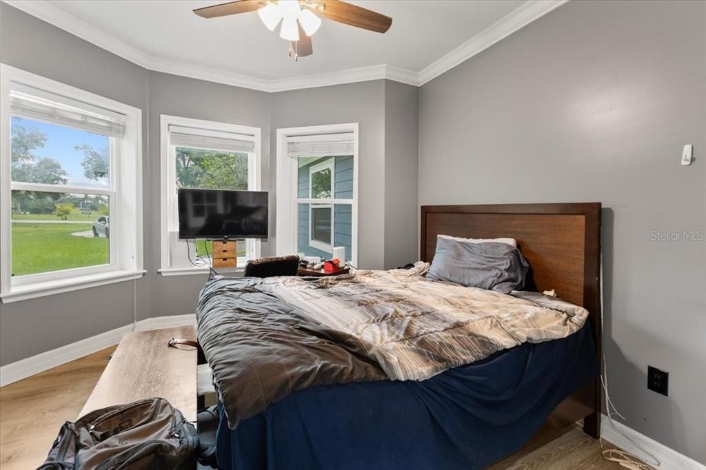 En Venta: $698,900 (3 camas, 2 baños, 3179 Pies cuadrados)