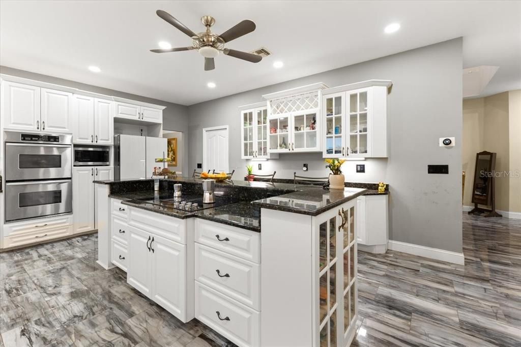 En Venta: $698,900 (3 camas, 2 baños, 3179 Pies cuadrados)