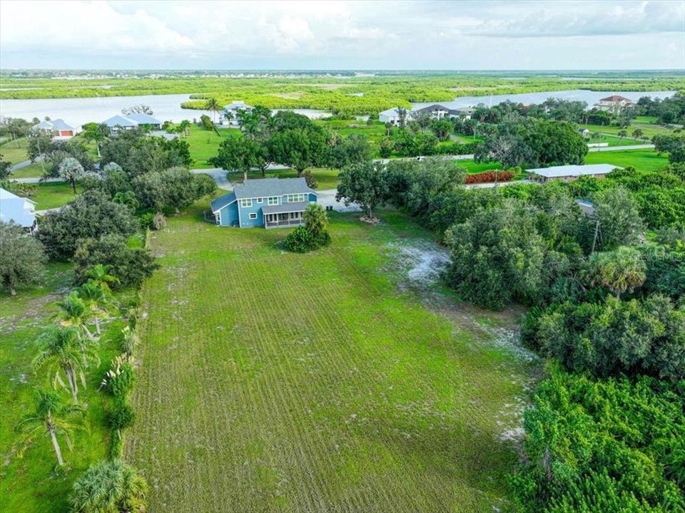 En Venta: $698,900 (3 camas, 2 baños, 3179 Pies cuadrados)