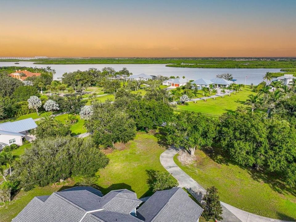 En Venta: $698,900 (3 camas, 2 baños, 3179 Pies cuadrados)