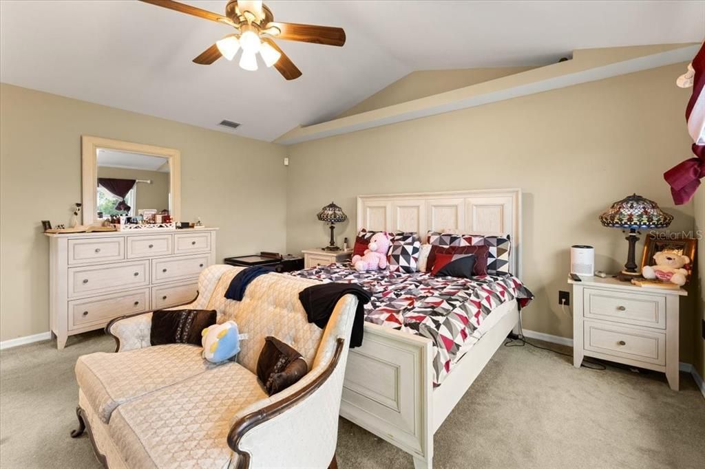 En Venta: $698,900 (3 camas, 2 baños, 3179 Pies cuadrados)