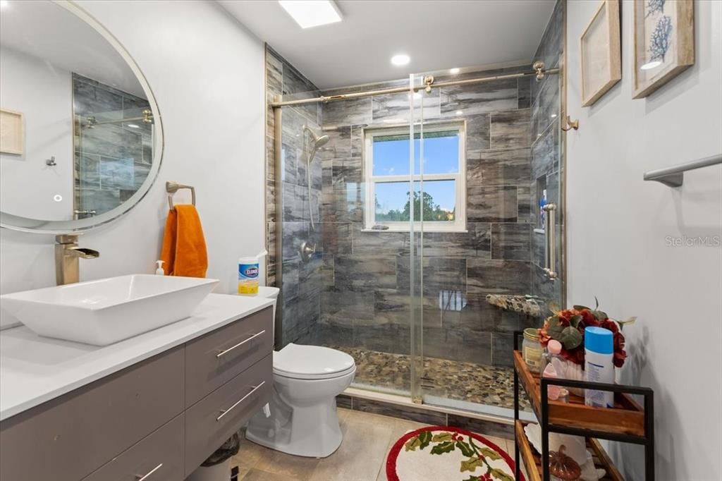 En Venta: $698,900 (3 camas, 2 baños, 3179 Pies cuadrados)