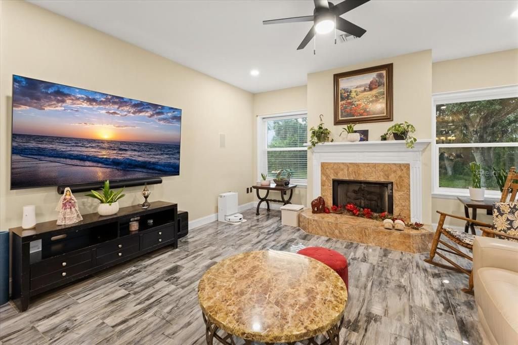 En Venta: $698,900 (3 camas, 2 baños, 3179 Pies cuadrados)