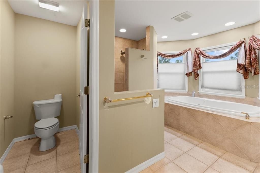 En Venta: $698,900 (3 camas, 2 baños, 3179 Pies cuadrados)