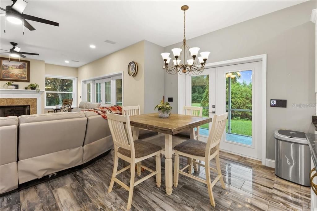 En Venta: $698,900 (3 camas, 2 baños, 3179 Pies cuadrados)