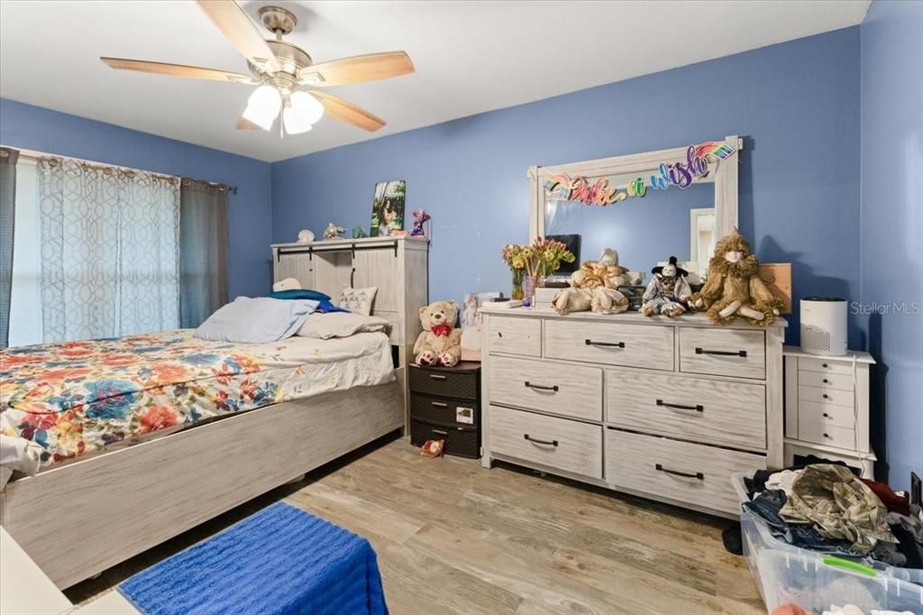 En Venta: $698,900 (3 camas, 2 baños, 3179 Pies cuadrados)