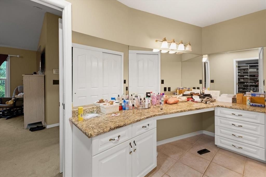 En Venta: $698,900 (3 camas, 2 baños, 3179 Pies cuadrados)