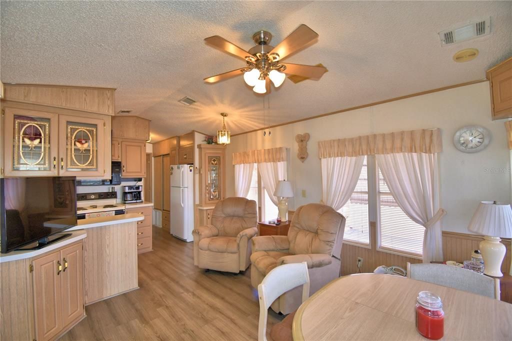 На продажу: $99,000 (1 спален, 1 ванн, 756 Квадратных фут)