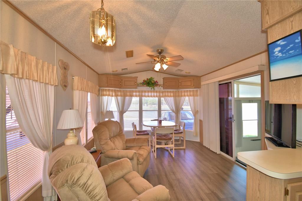 На продажу: $99,000 (1 спален, 1 ванн, 756 Квадратных фут)