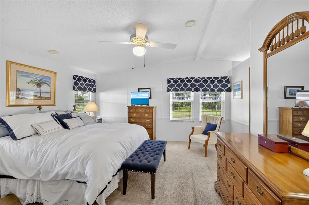 合同活跃: $159,900 (2 贝兹, 2 浴室, 1480 平方英尺)