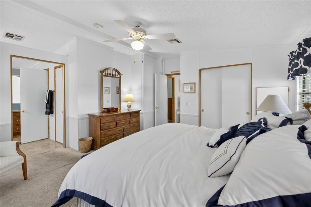 合同活跃: $159,900 (2 贝兹, 2 浴室, 1480 平方英尺)